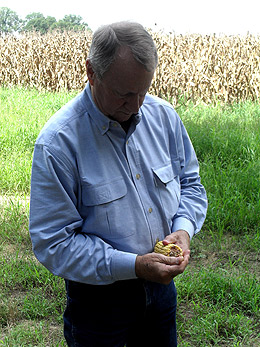 photo of Lannie Philley holding corn