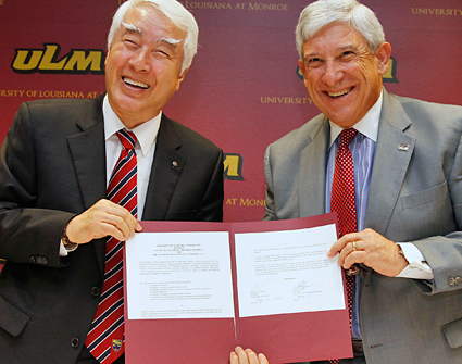 Photo of ULM President Dr. Nick J. Bruno and GGU President Dr. Byung-Jo Chung
